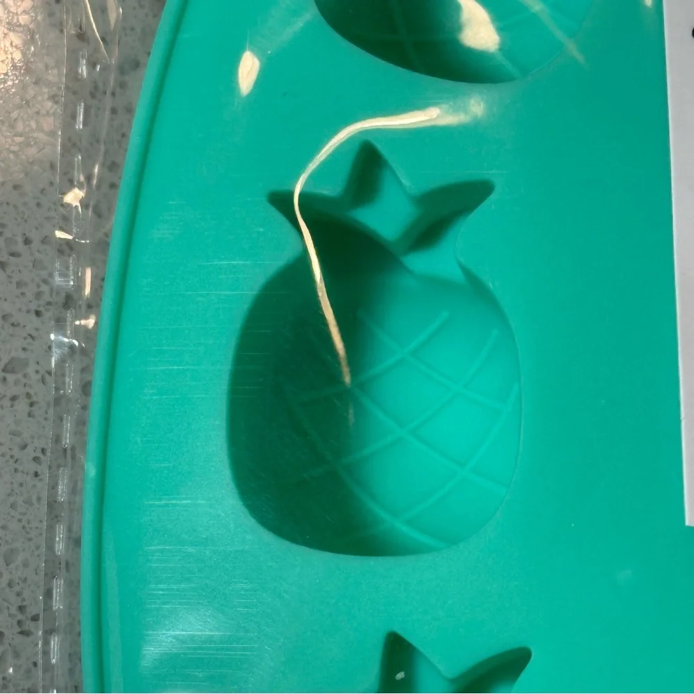 3/$25 NEW NIP BLUSH Teal Silicone PINEAPPLE 🍍 Shaped Ice Mold Tray